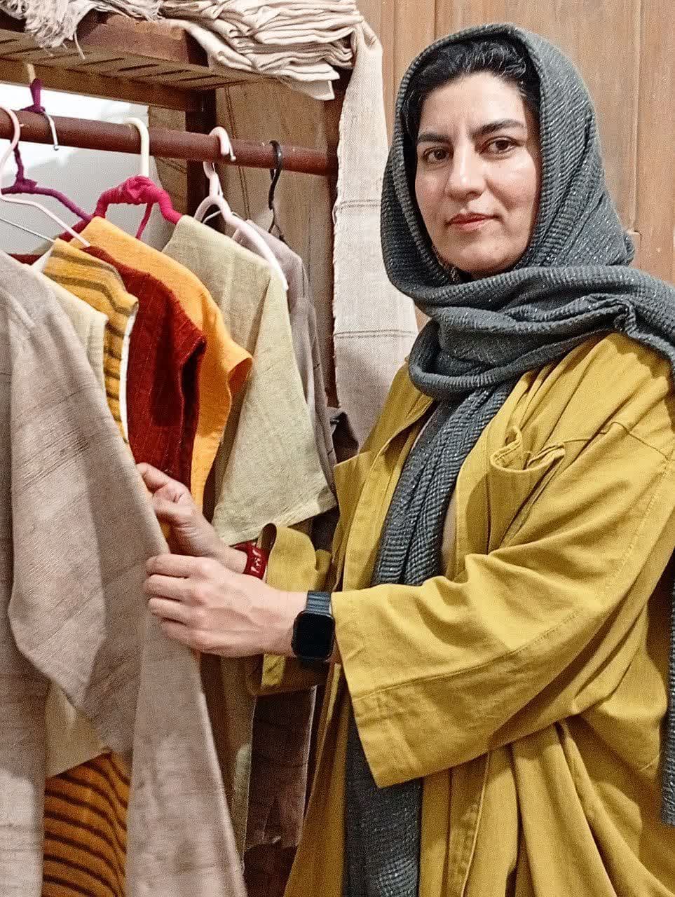 بانو محبوبه رحیمی .لباس کوزه بران ایران.تاریخ کوزه بران ایران 1404،نیشابور نامه ، تاریخ بیابانک ، محمد رضا فاضلی ، فاضل ، گنجیته فاضل ، 490400ثبت ، آیین کوزه بران ایران در بیابانک ، تاریخ کهن نیشابو